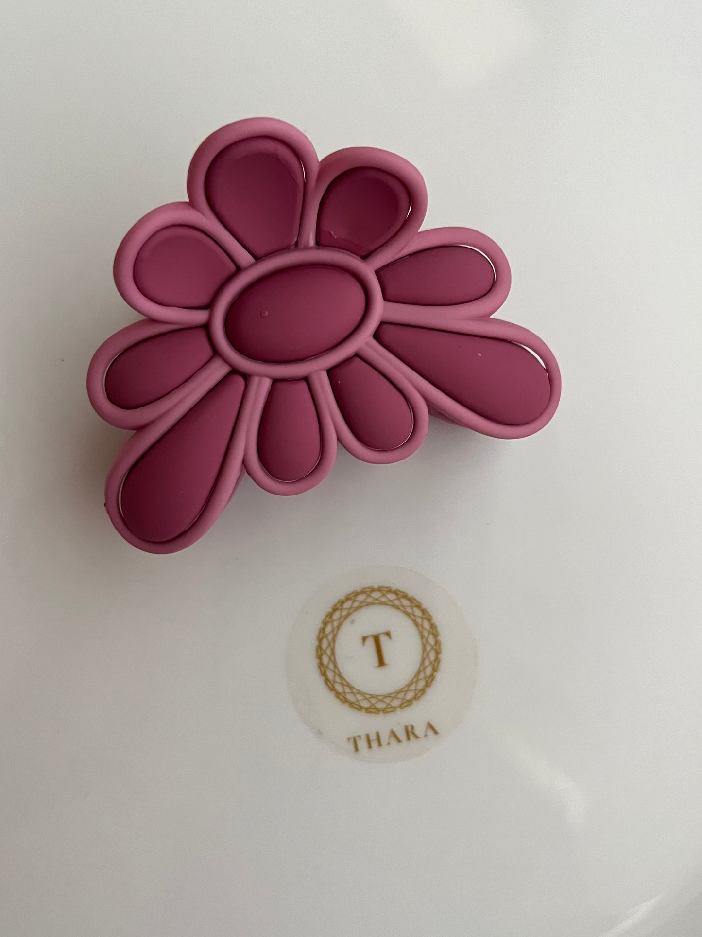 Daisy Flower Shaped Medium Claw Clip – Matte Finish