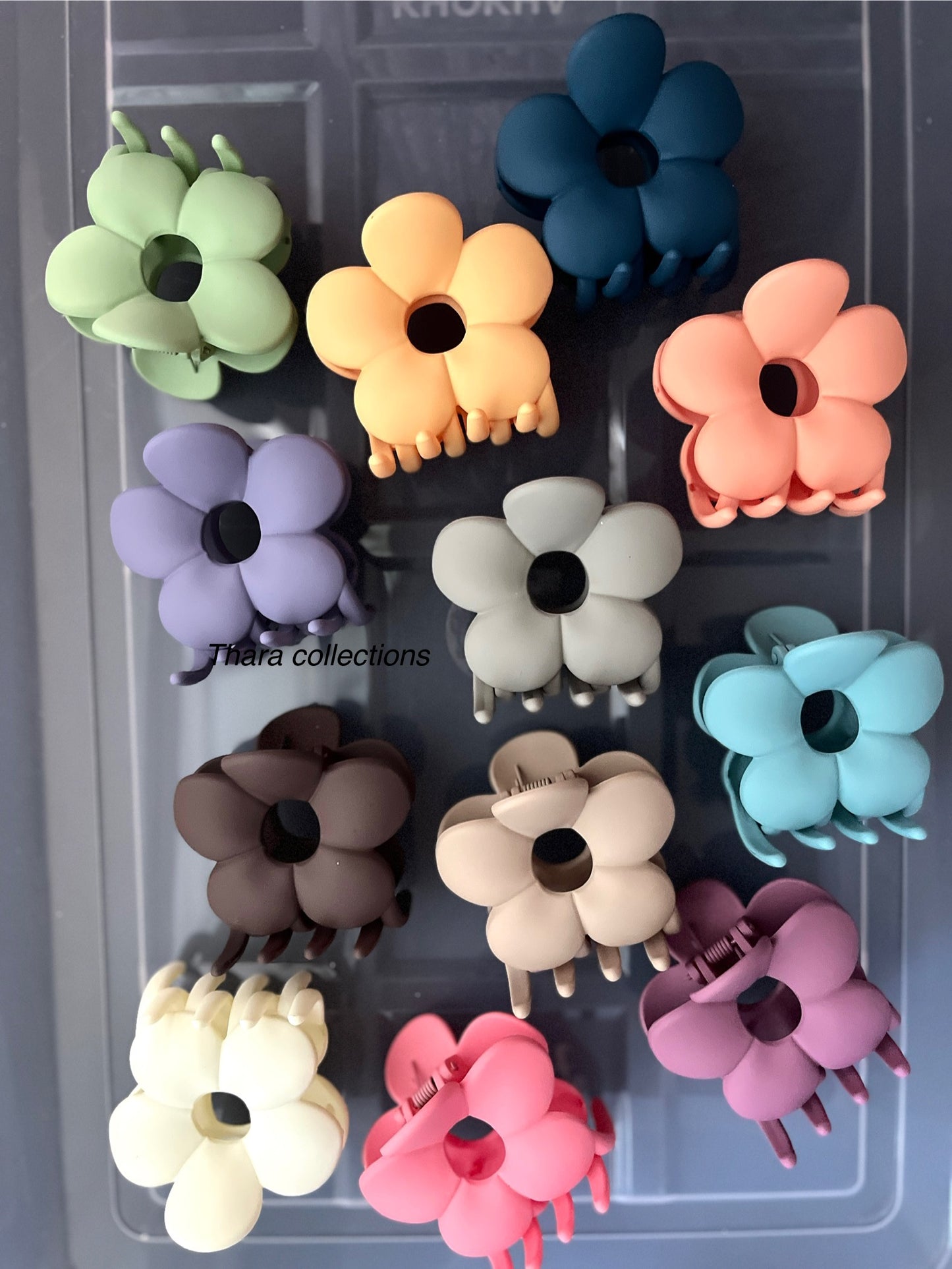 Matte Floral Hair Claw Clip – Multicolor