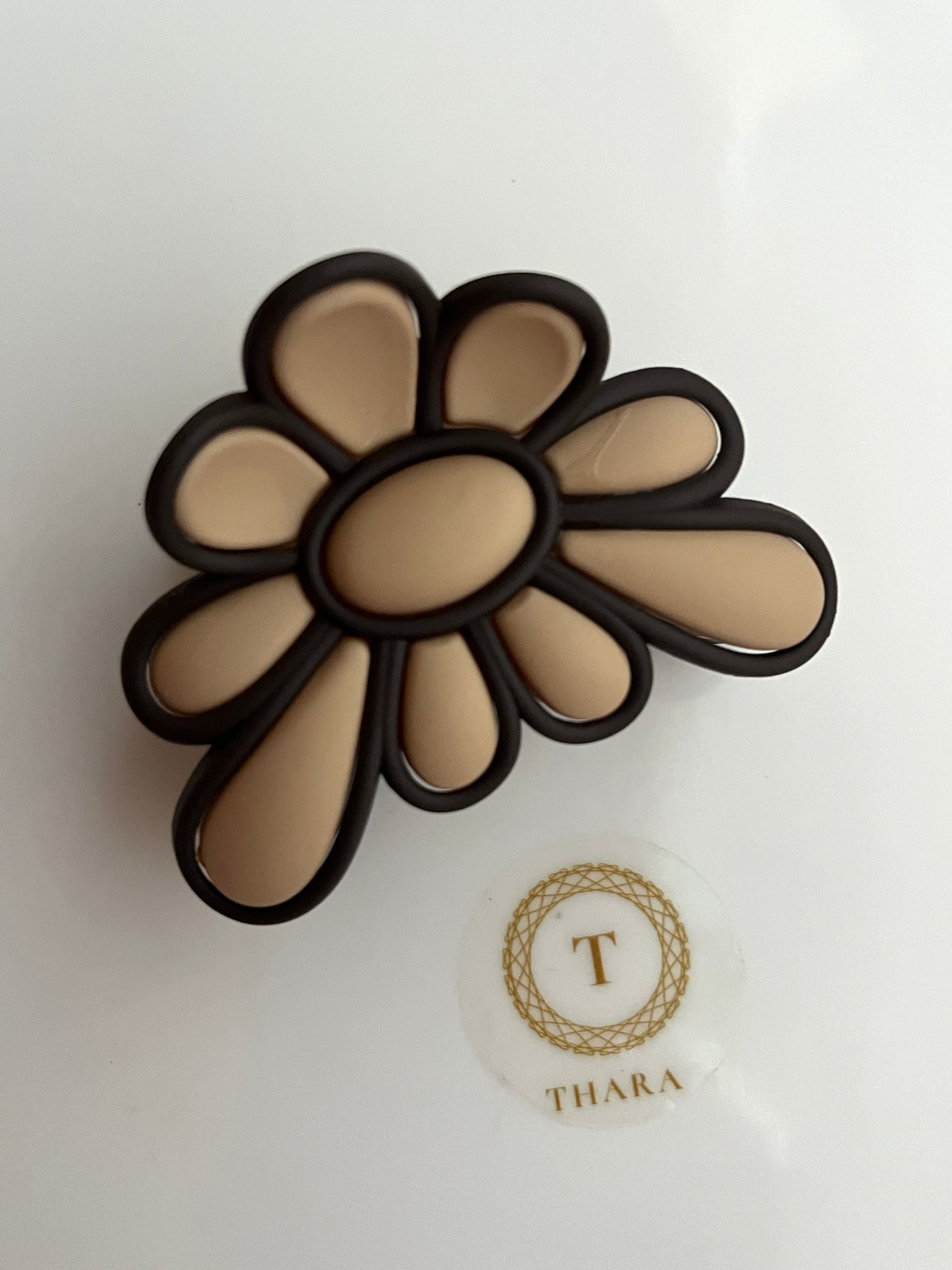 Daisy Flower Shaped Medium Claw Clip – Matte Finish