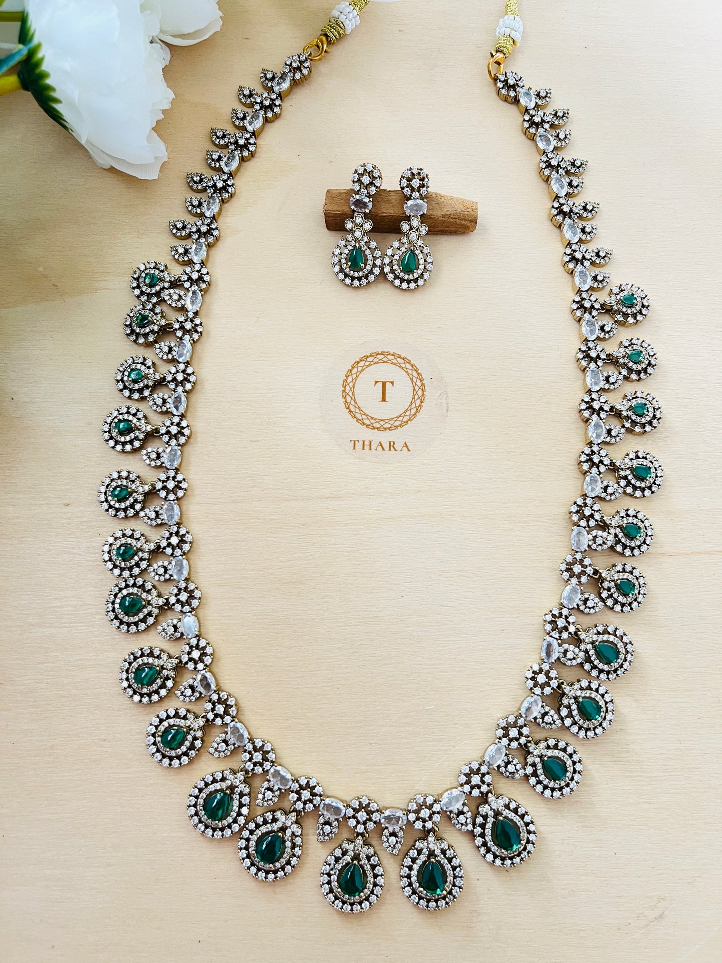 Grand Emerald Green Necklace Set