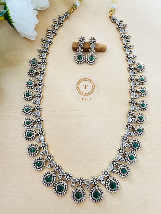 Grand Emerald Green Necklace Set