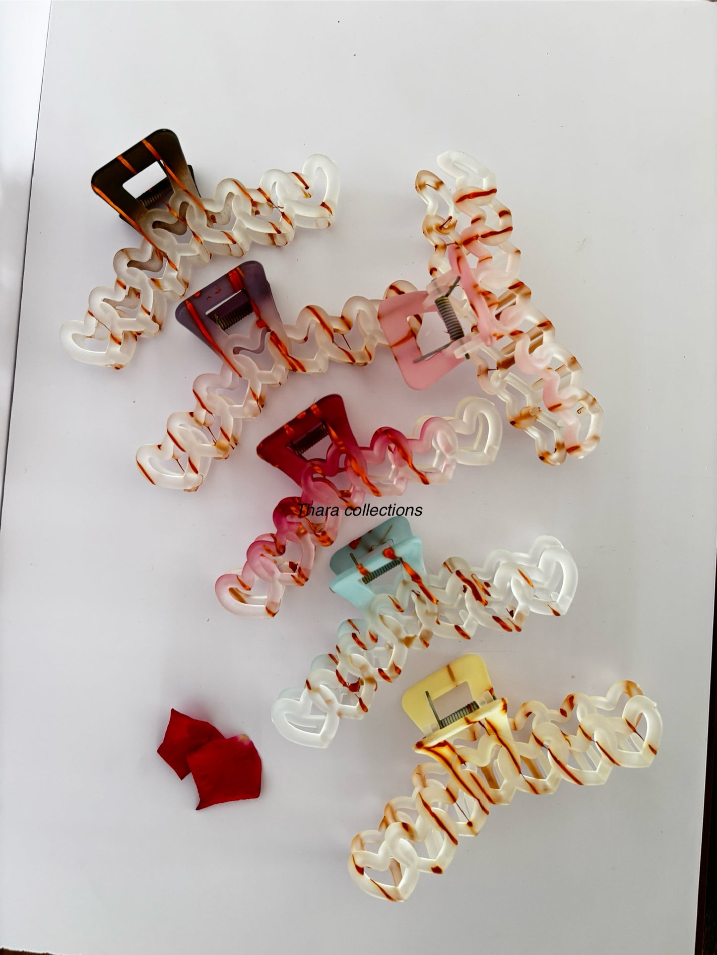 Heart Link Hair Claw Clip – Stylish & Sturdy