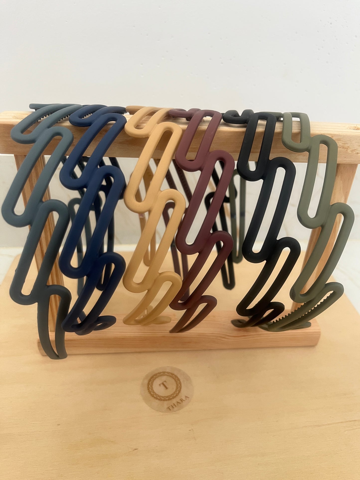 Geometric Chain Link Matte Headband — Bold & Trendy Look