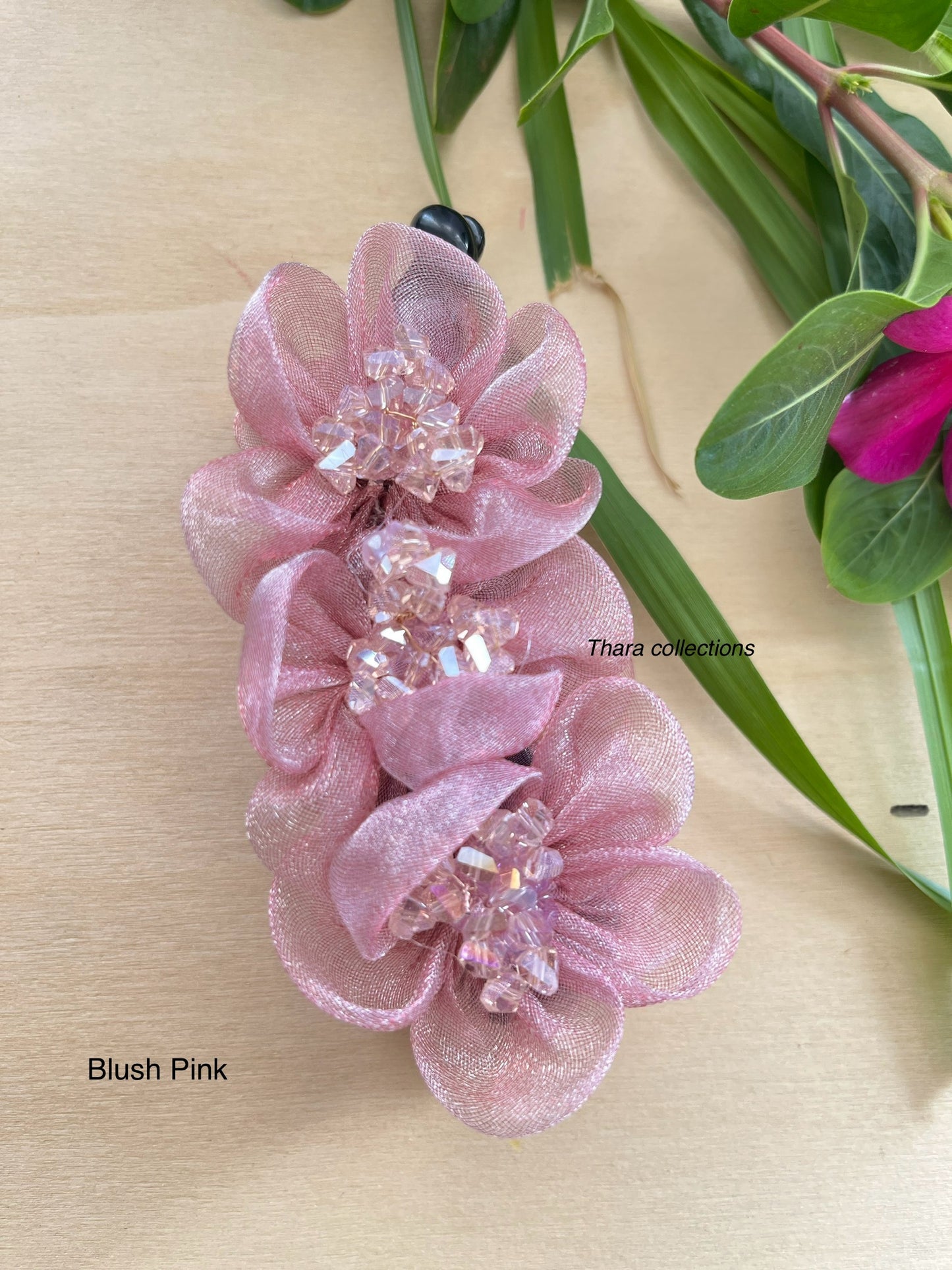 Bloombliss Multi-bead Banana Clip