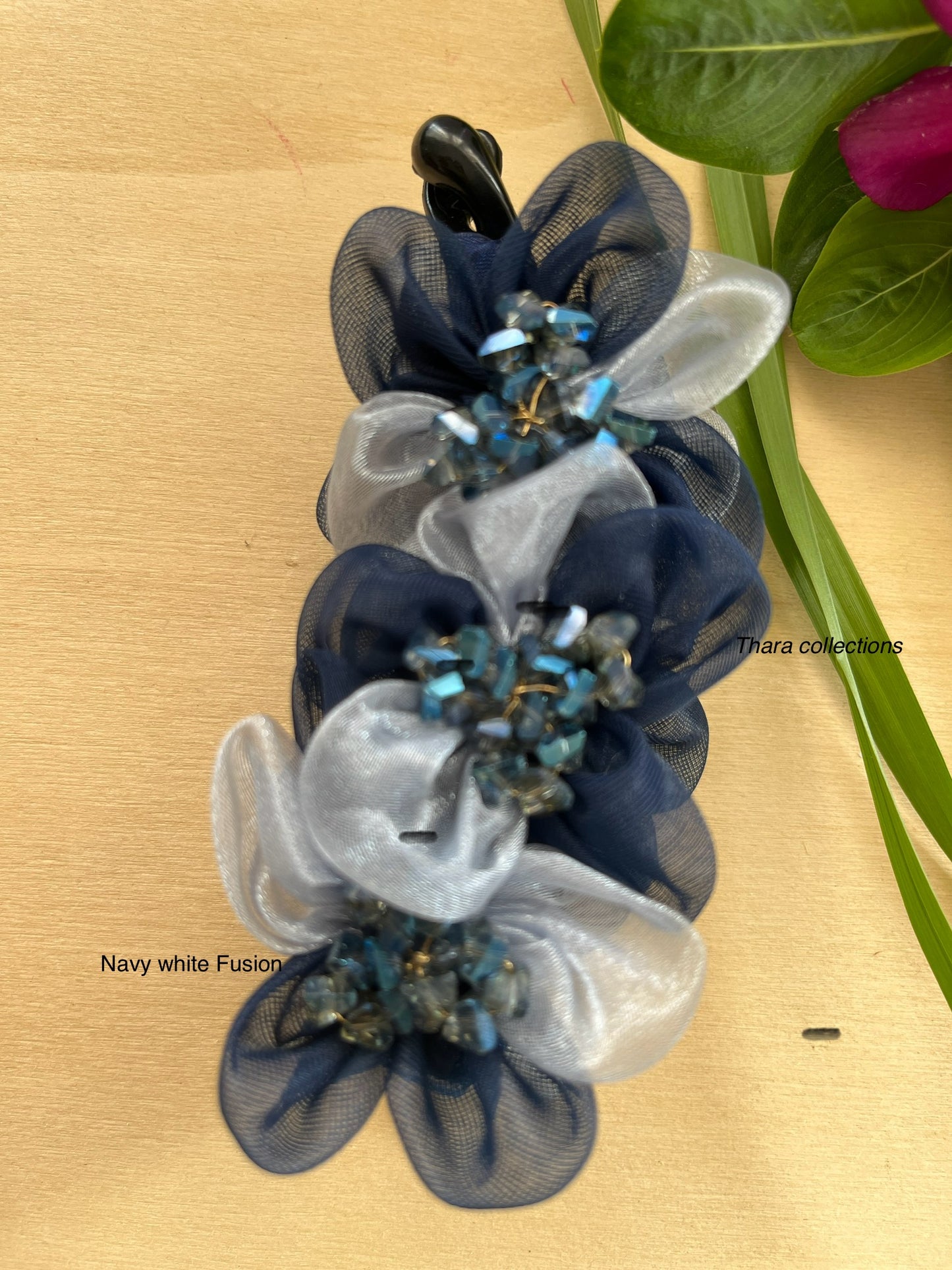 Bloombliss Multi-bead Banana Clip