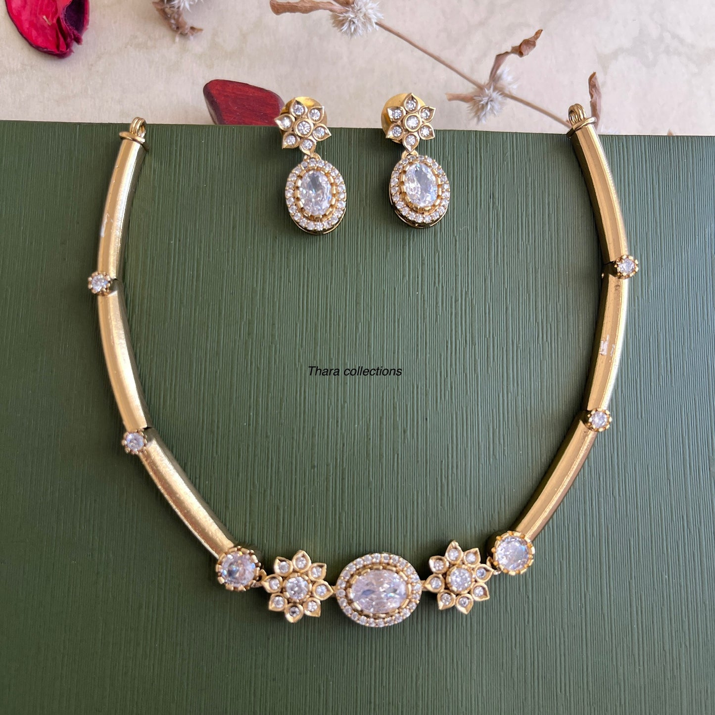 6 Stunning Colors, One Elegant Necklace