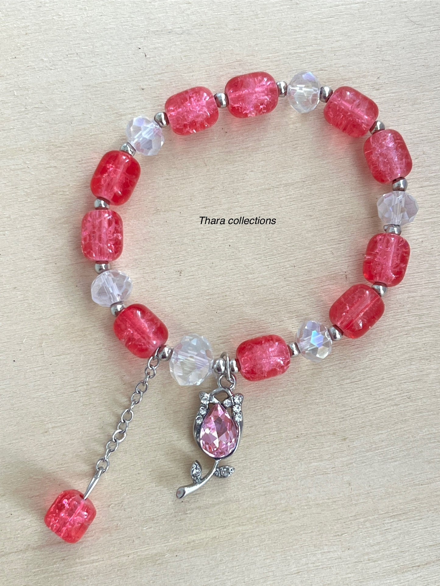 Elegant Crackle Bead Charm Bracelet – Red