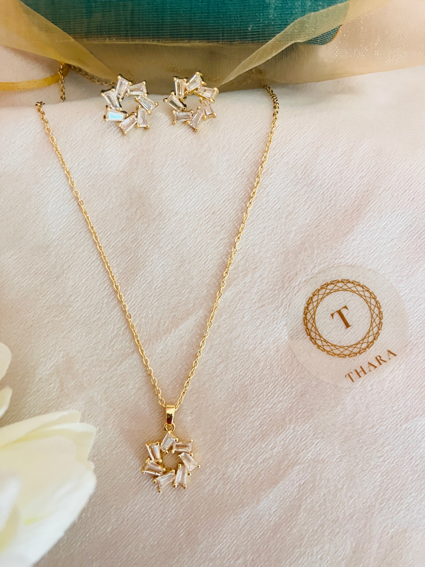 Stunning Spiral Floral Pendant Chain with Earrings