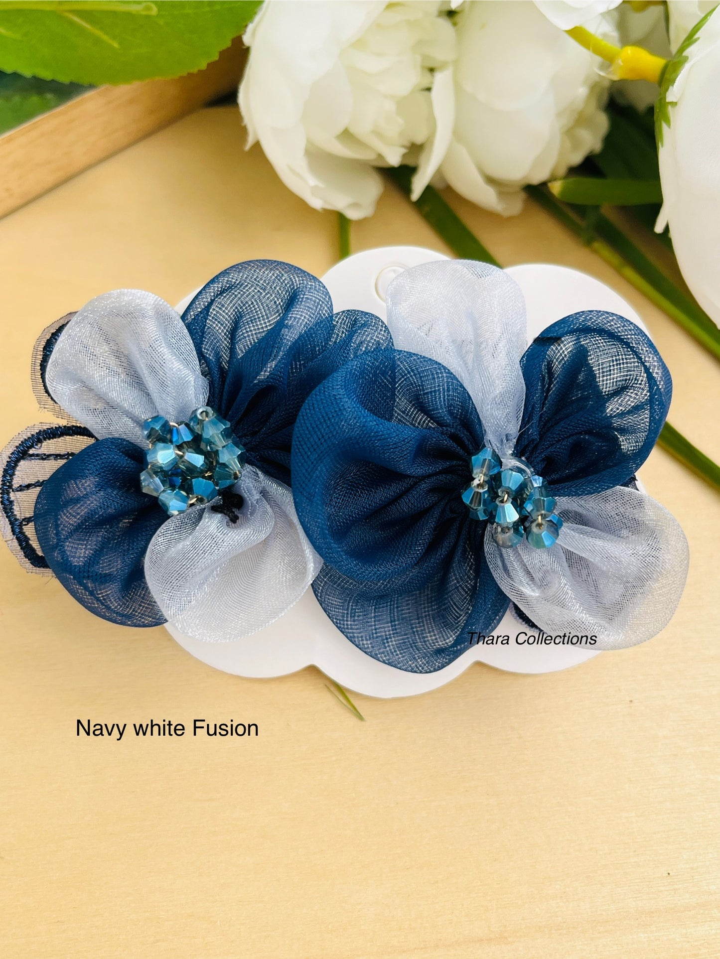 Bloom & Shine – Dual Flower Center Hair Clip