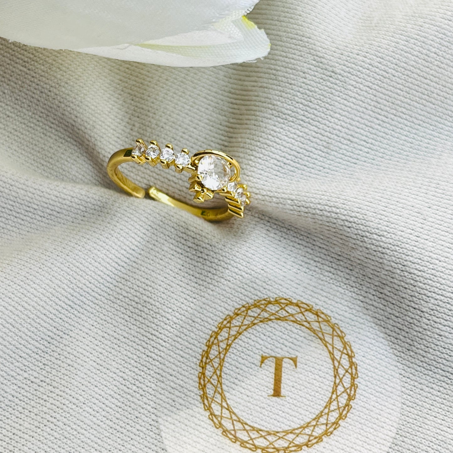 Single stone Lock Antitarnish Ring