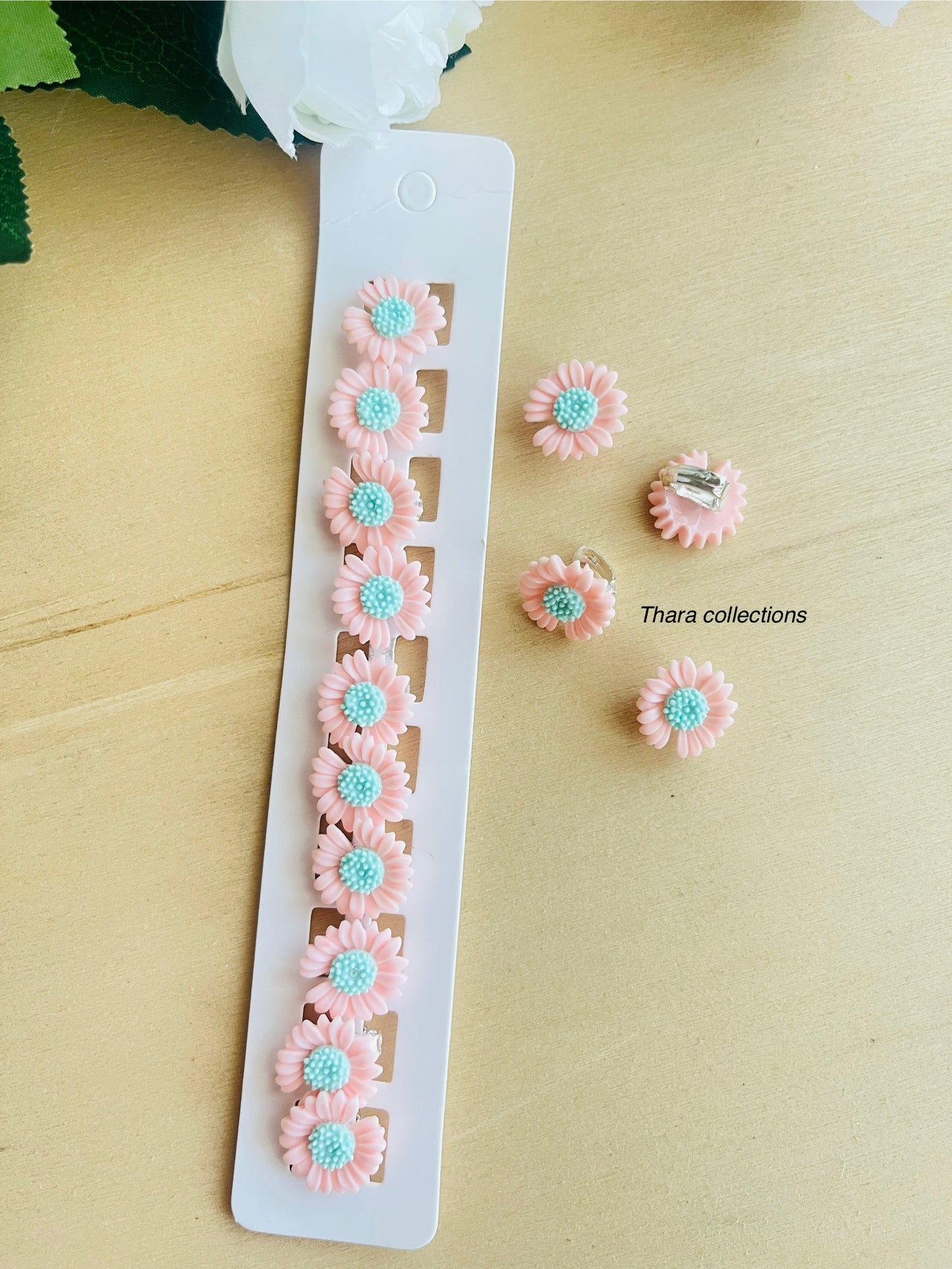 Daisy Charm Hair Clips