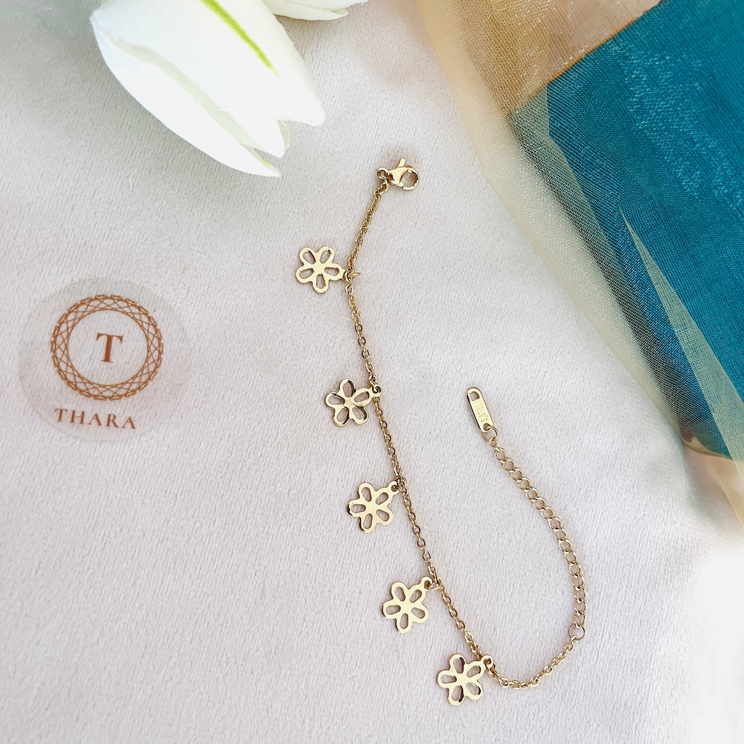Elegant Floral Charm Chain Bracelet