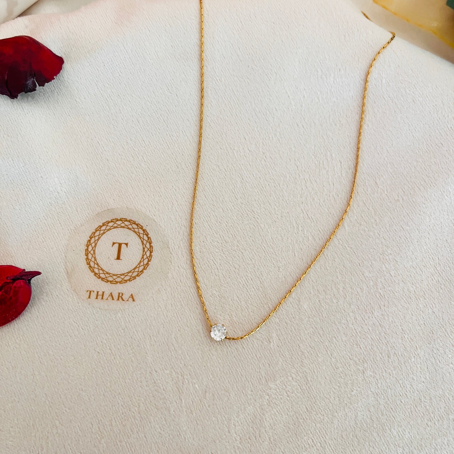 Minimal Round Stone Pendant Chain