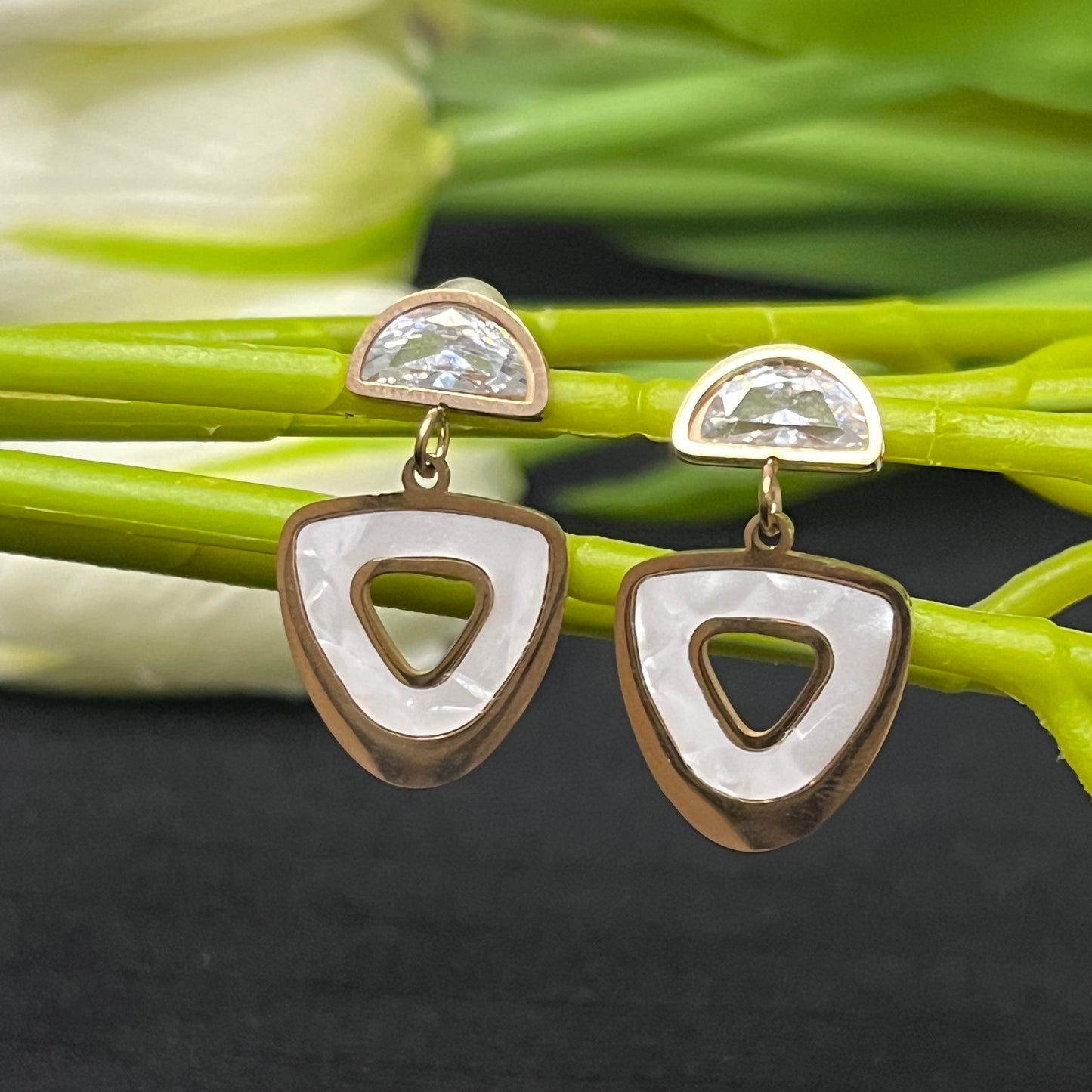 Minimal Triangle Drop RoseGold Earring