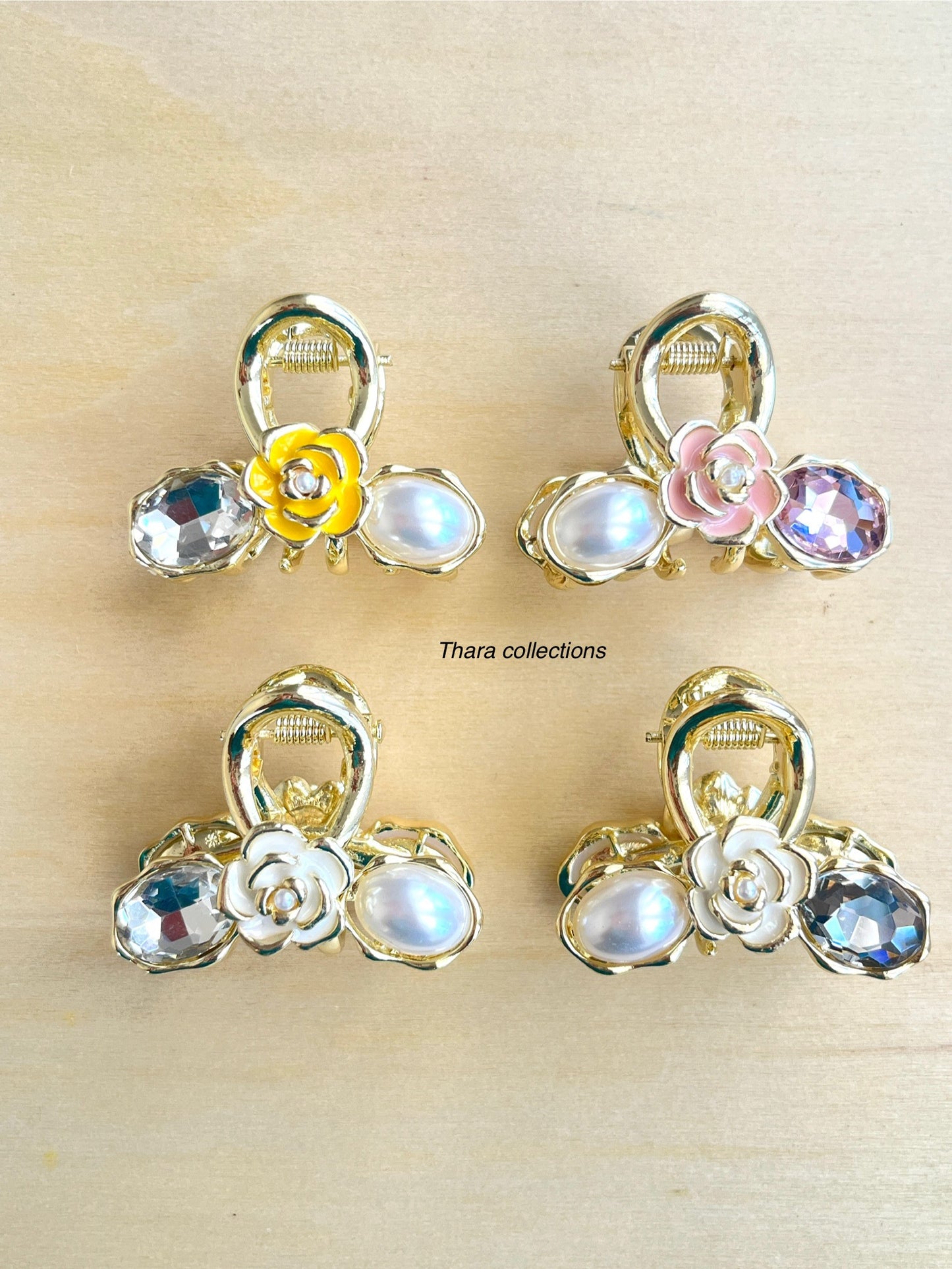 Floral Charm Hair Claw – Elegant & Timeless