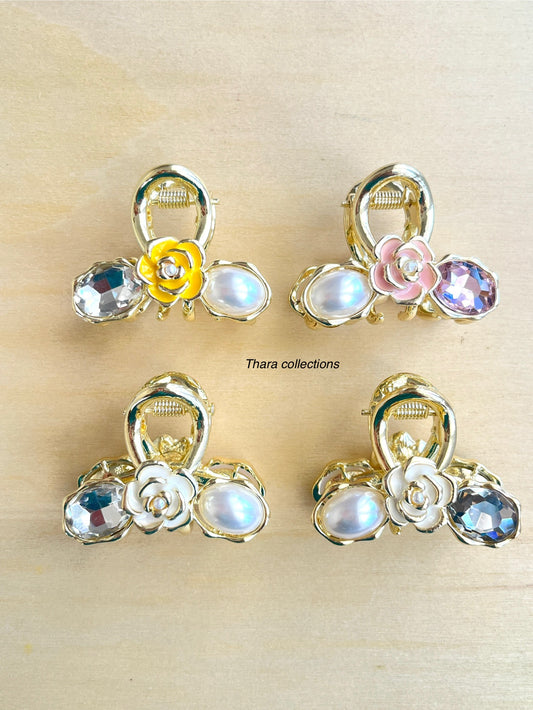 Floral Charm Hair Claw – Elegant & Timeless